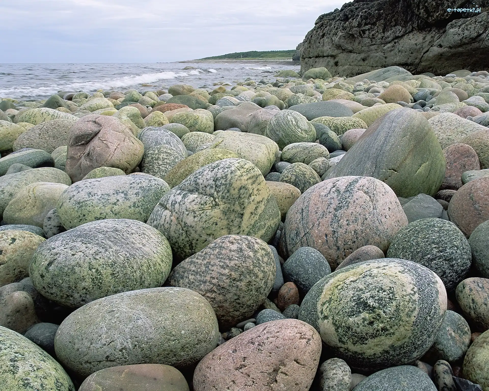 Fale, Brzeg, Kamienie
