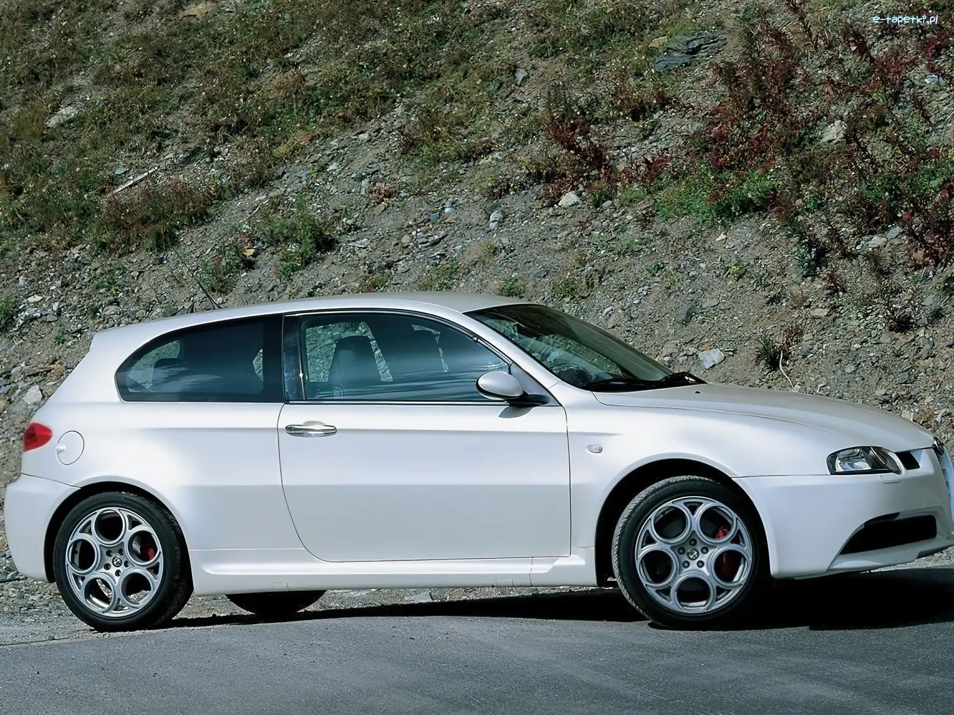147, Alfa, Biała
