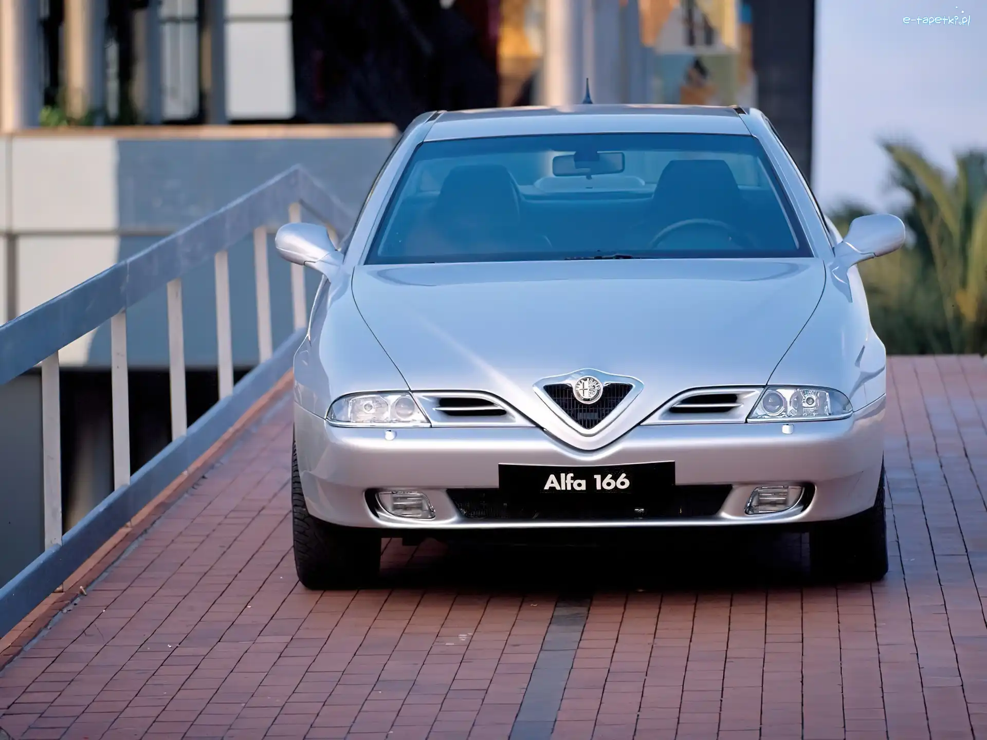 Przód, Alfa Romeo 166