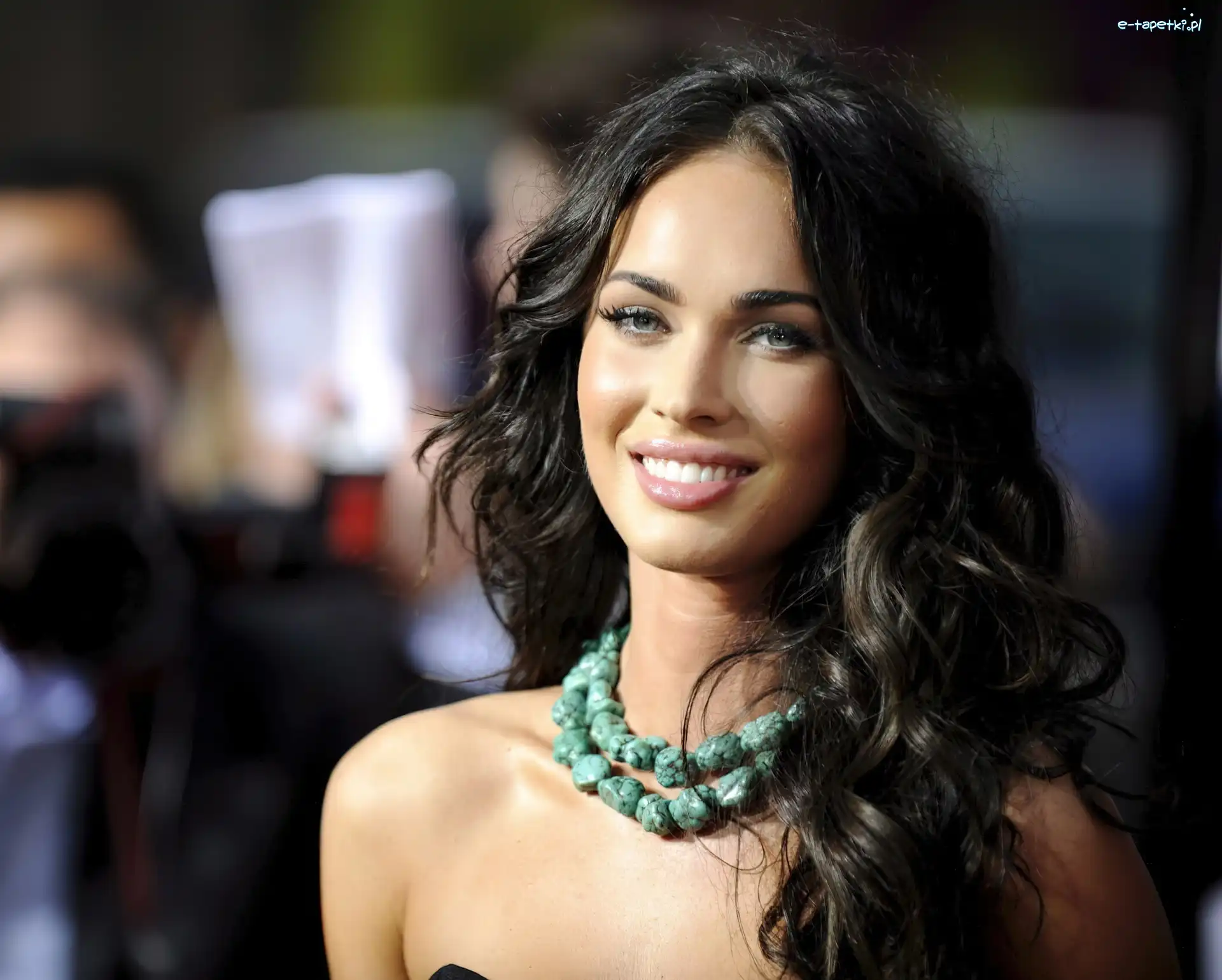 Korale, Włosy, Megan Fox