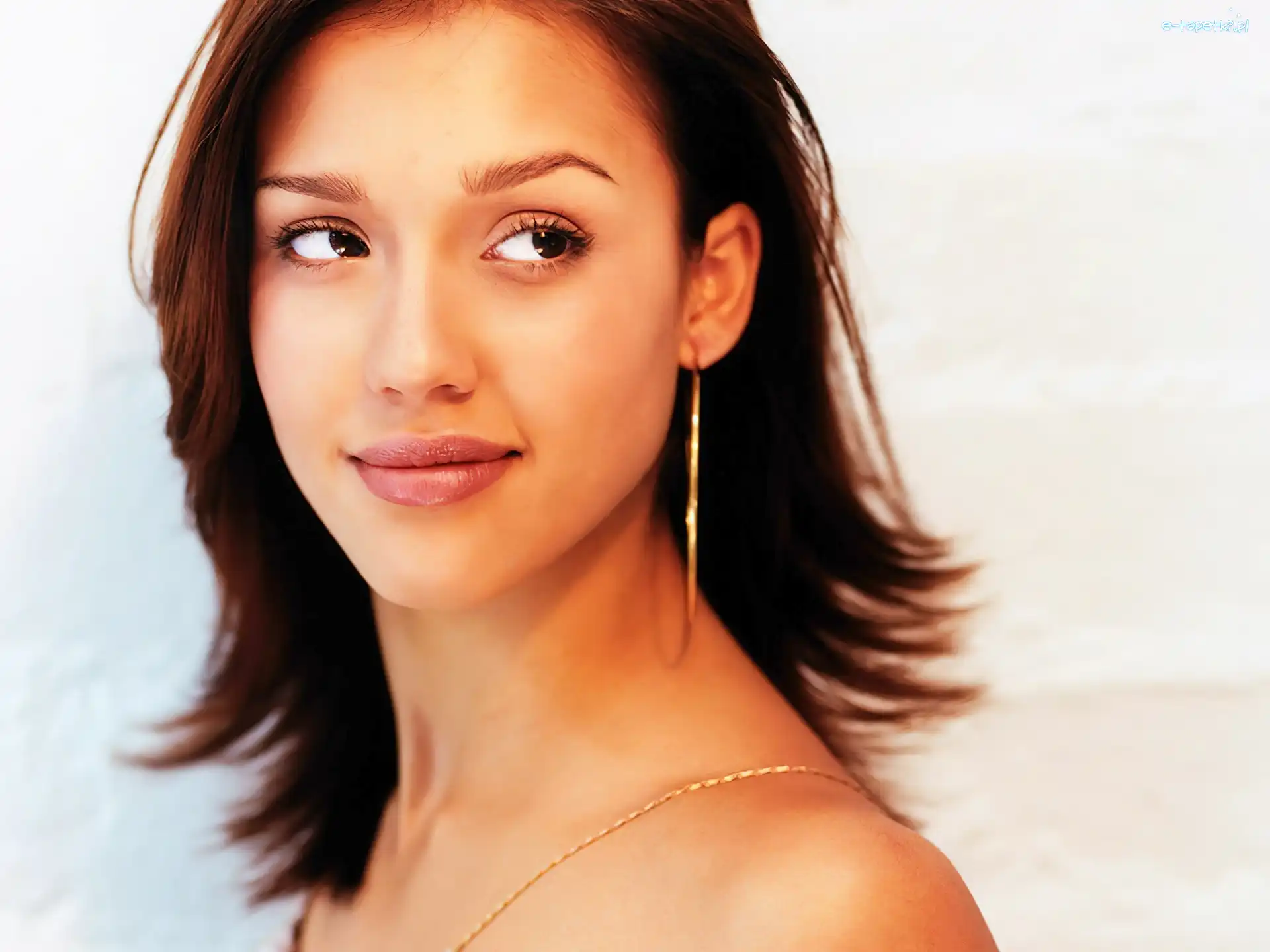 Kolczyki, Jessica Alba