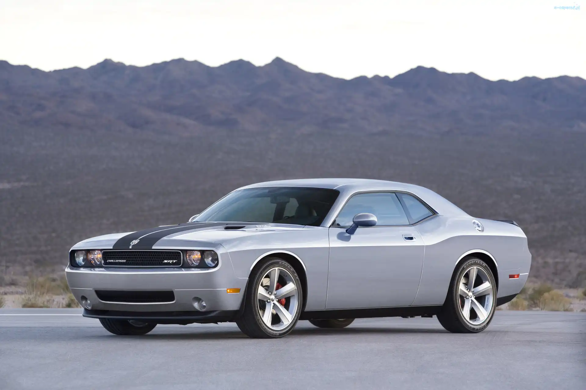 Lewy, Profil, Dodge Challenger SRT8