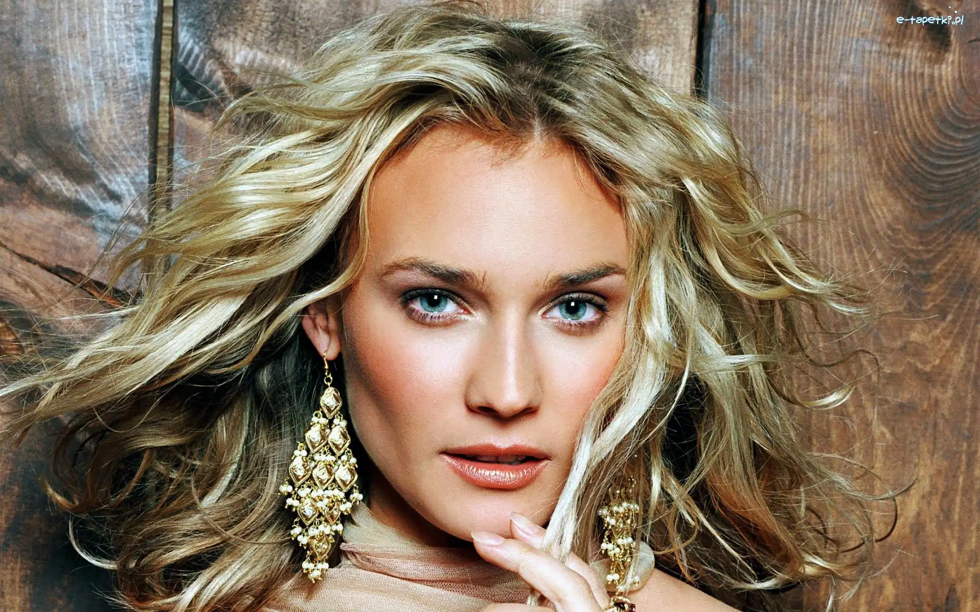 Kolczyki, Diane Kruger