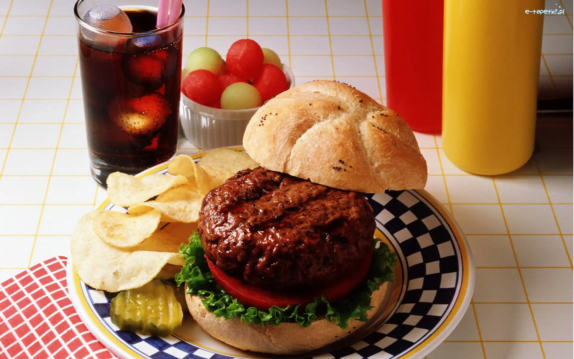 Cola, Chipsy, Hamburger