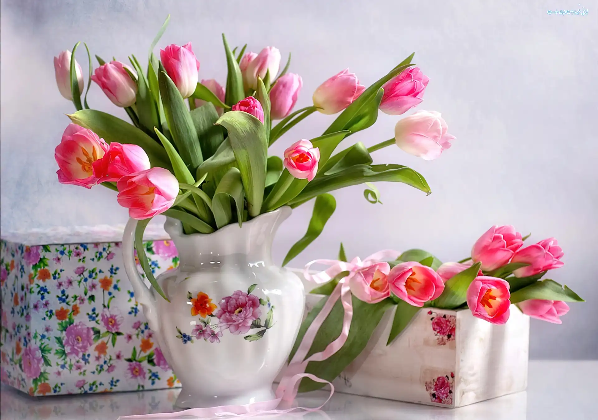Pudełka, Tulipany, Dzban