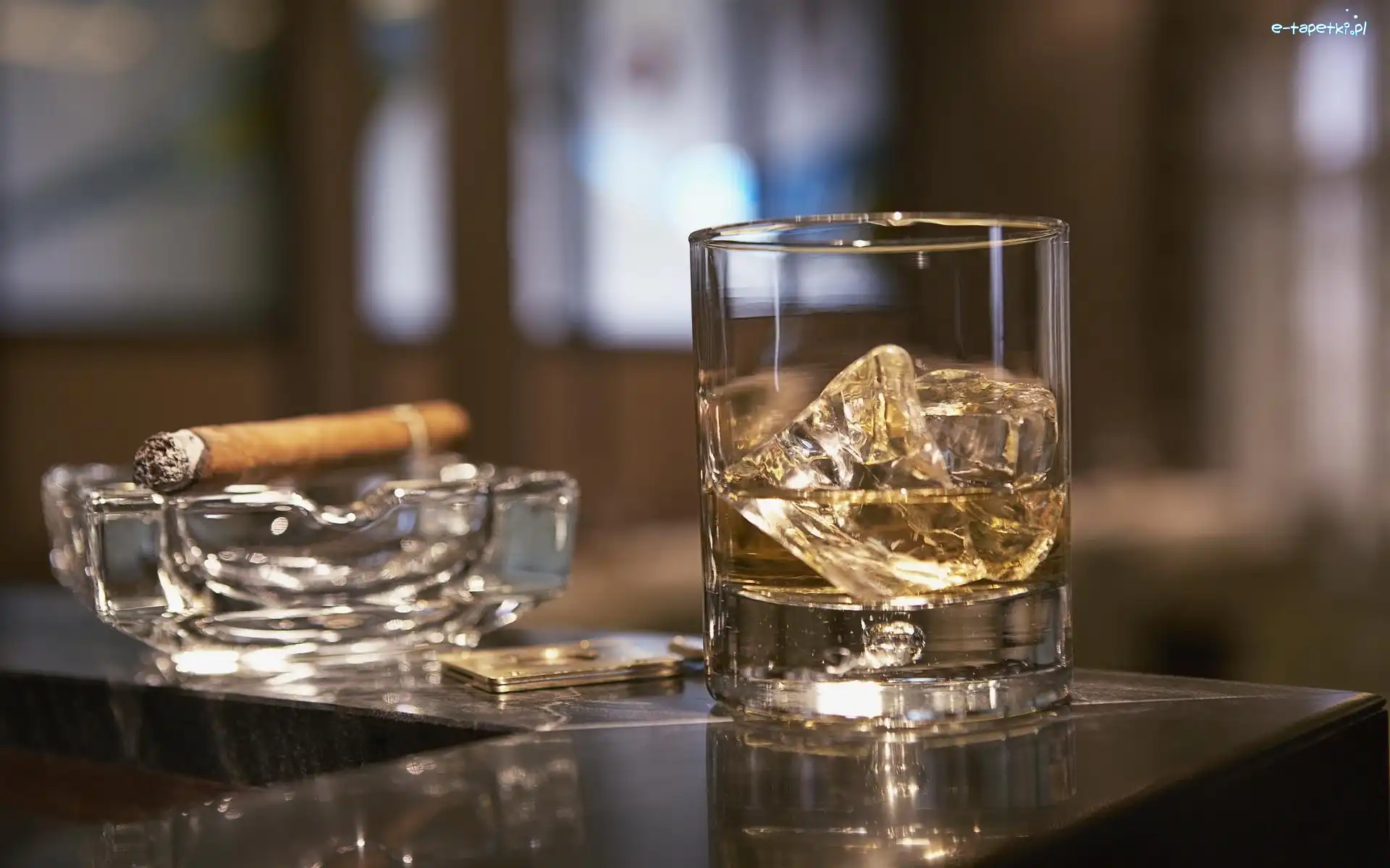 Whisky, Cygaro, Popielniczka