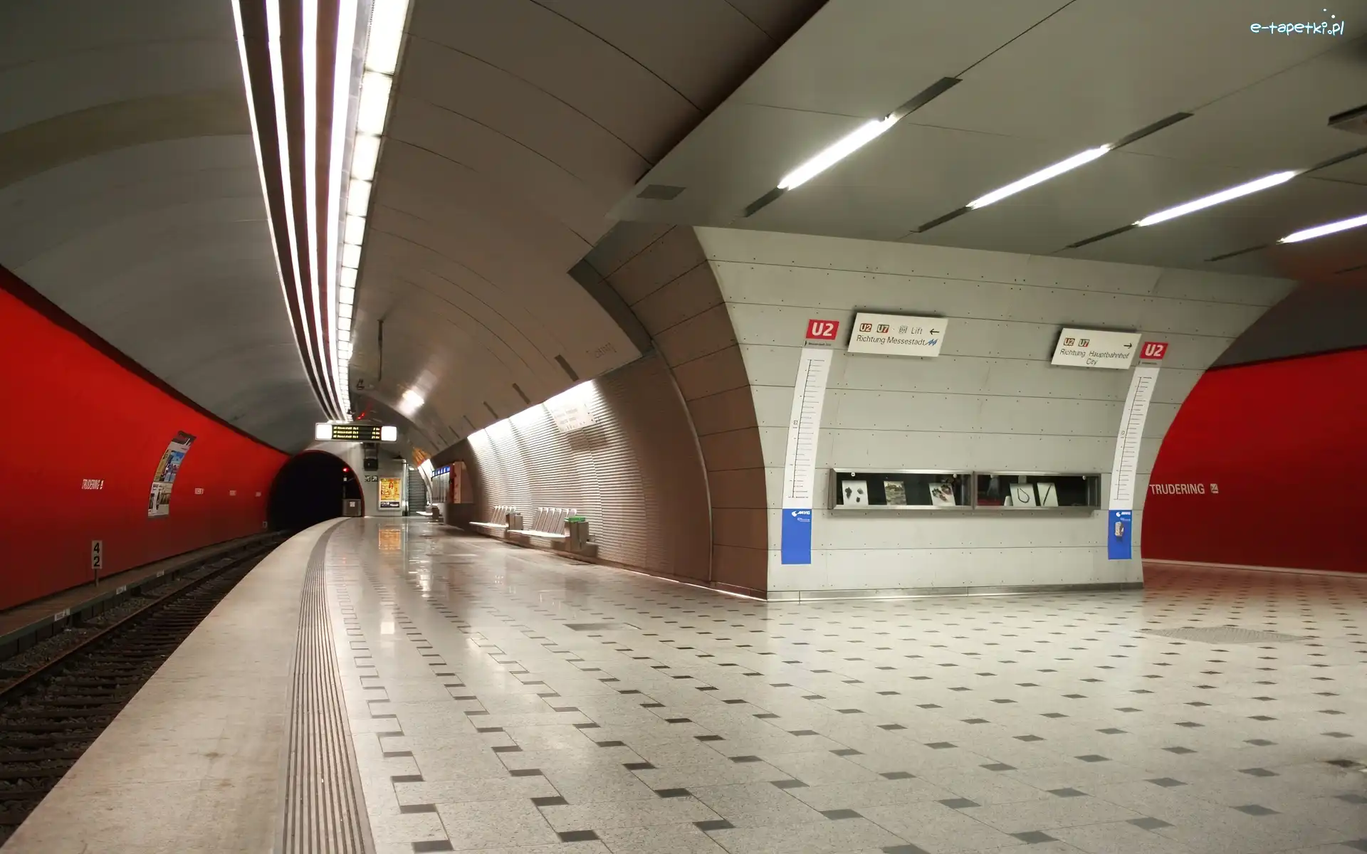 Metra, Stacja, Tunel