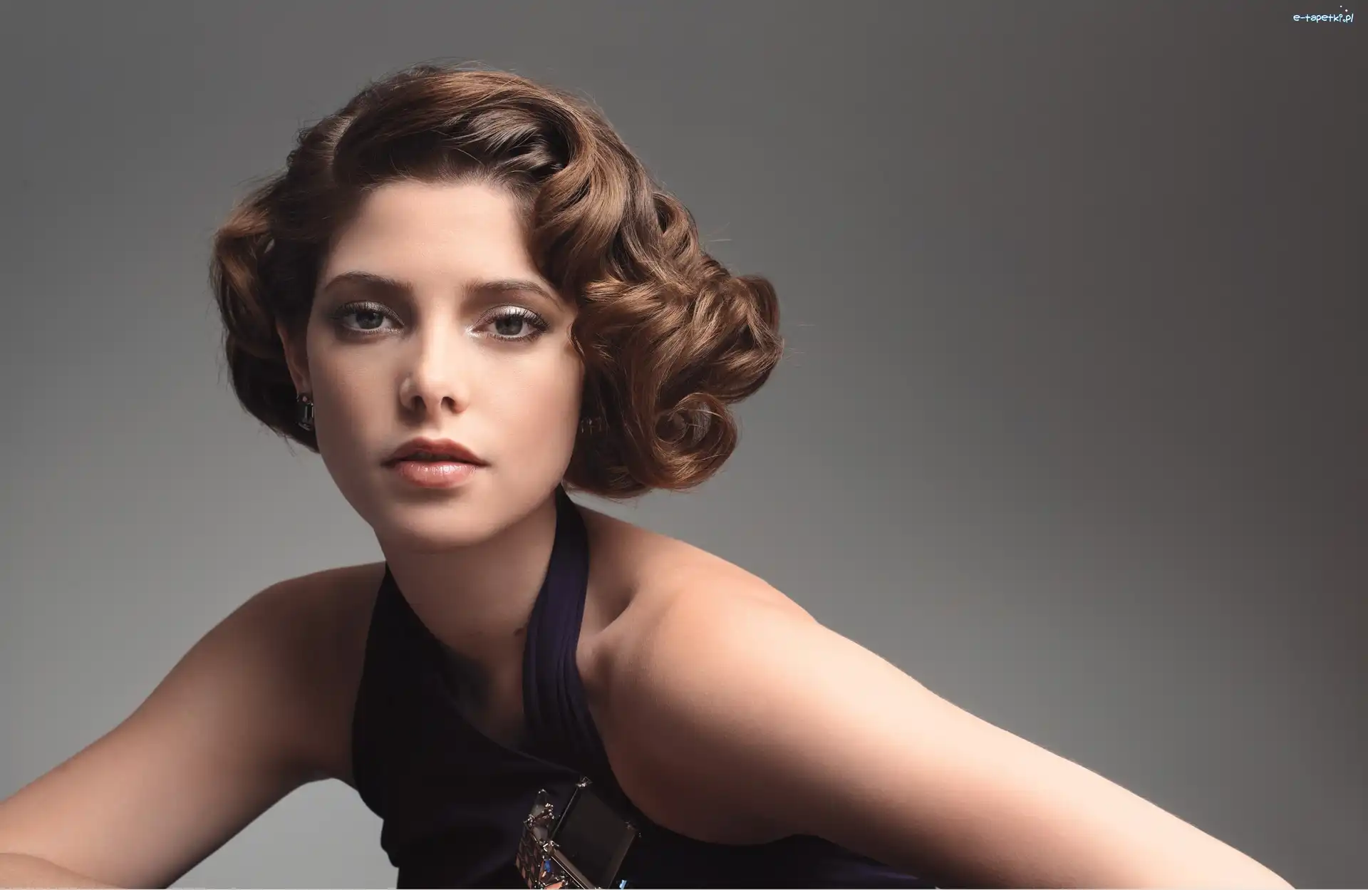 Brunetka, Top, Czarny, Ashley Greene