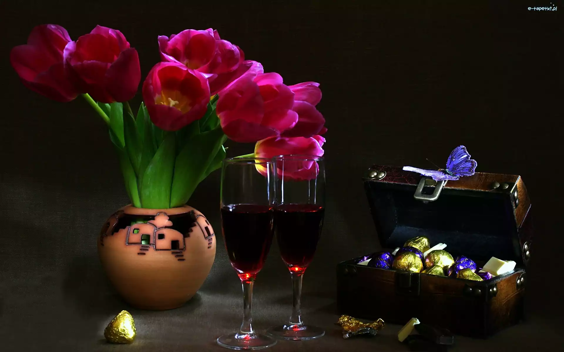 Czekoladki, Wino, Tulipany