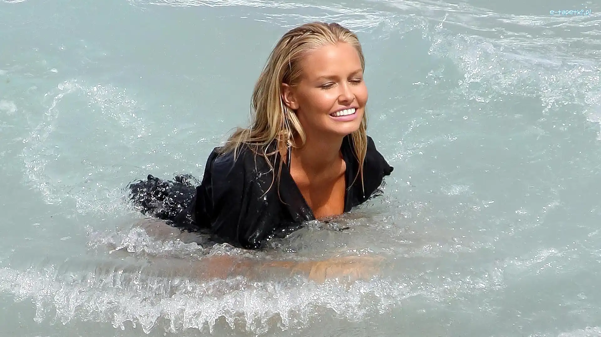 Woda, Blondynka, Lara Bingle
