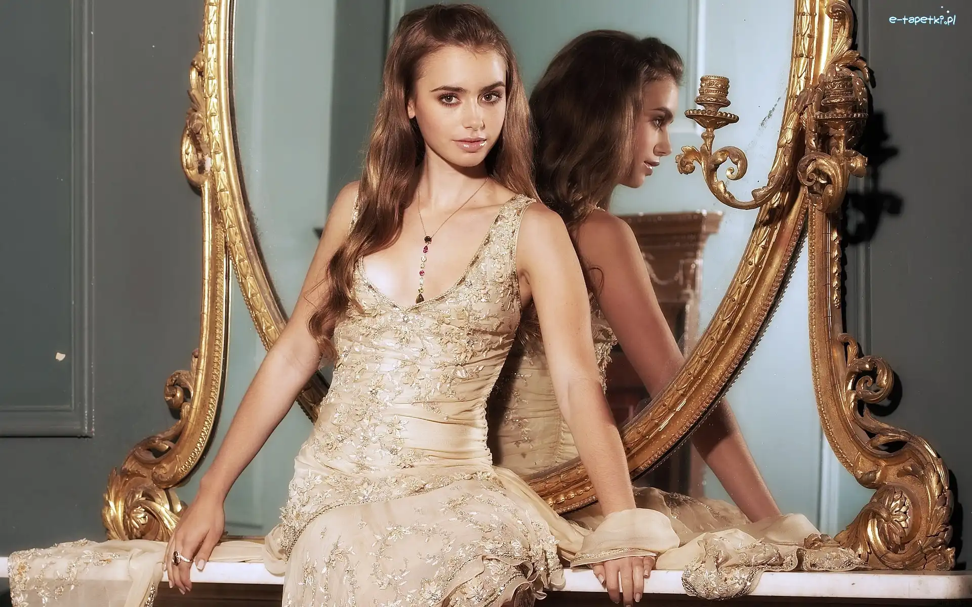 Lustro, Sukienka, Złota, Lily Collins