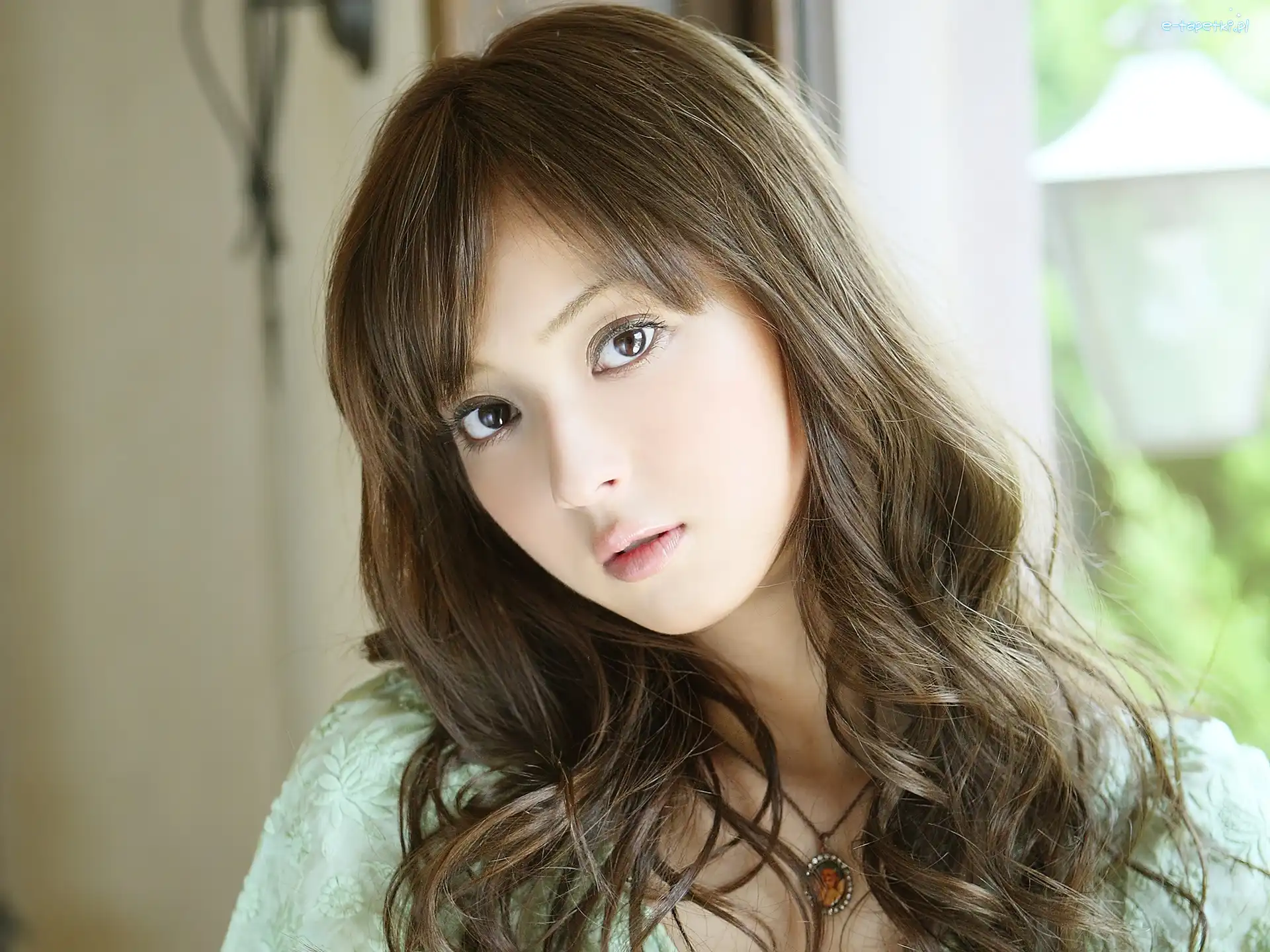 Nozomi Sasaki, Makijaż, Szatynka, Azjatka