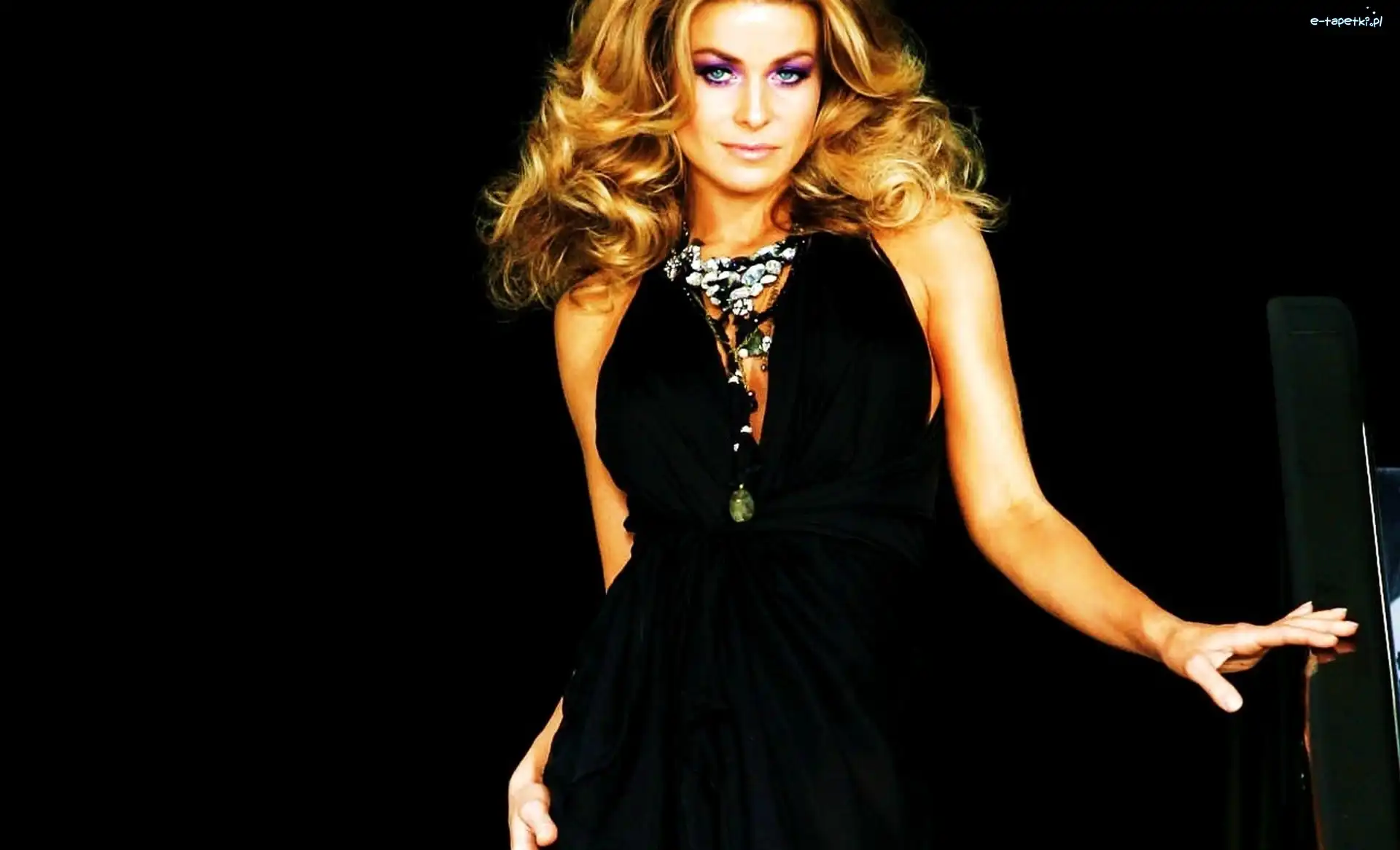 Urocza, Makijaż, Blondynka, Carmen Electra