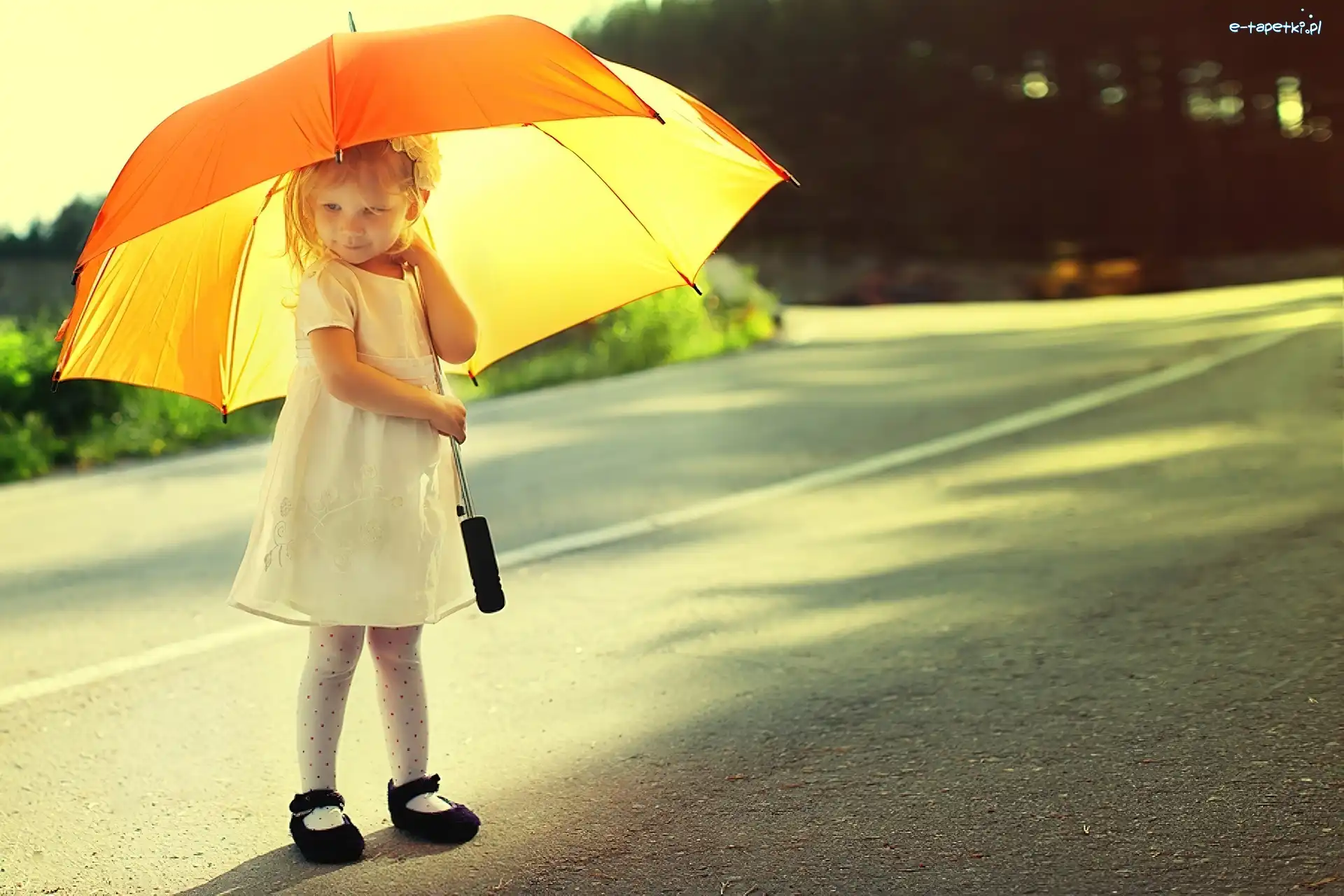 Droga, Parasol, Dziewczynka