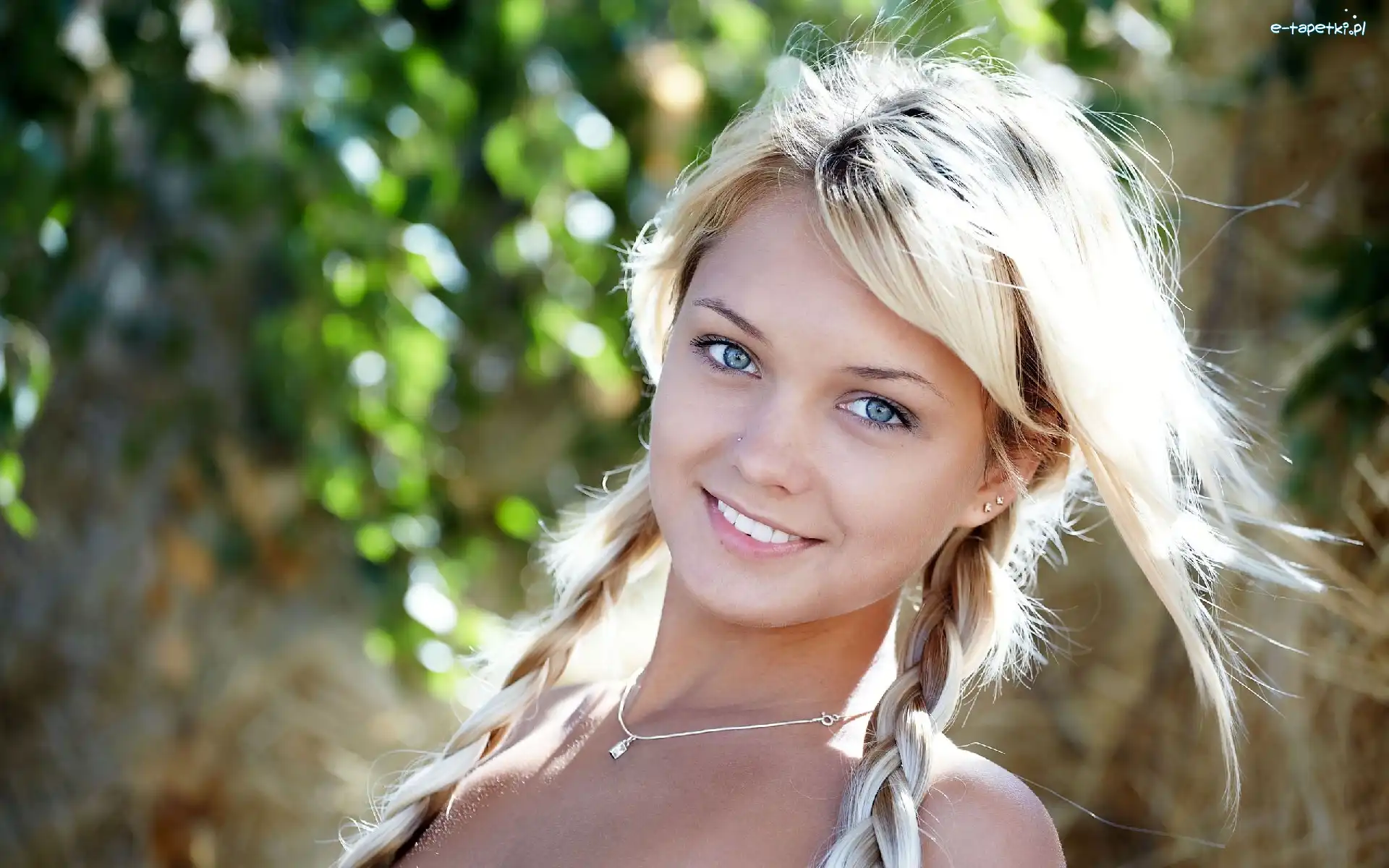 Blondynka, Niebieskie, Uśmiech, Warkocze, Oczy