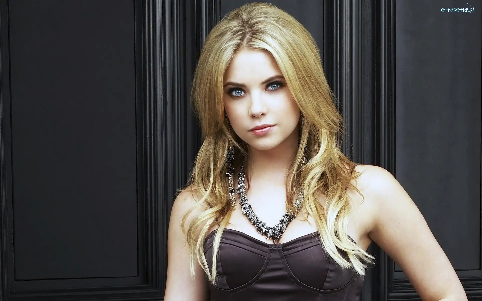 Ashley Benson, Urocza