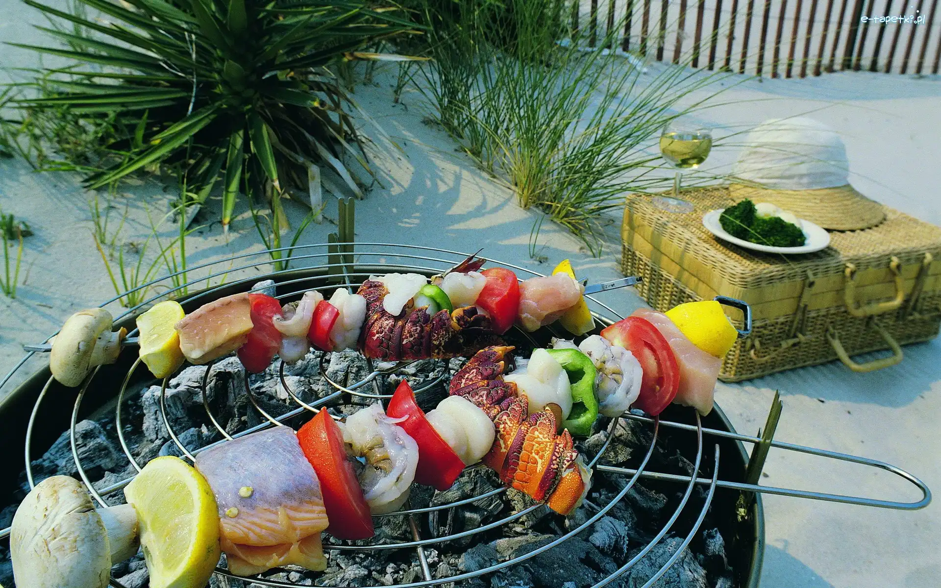 Grill, Owoce Morza, Walizka, Szaszłyki