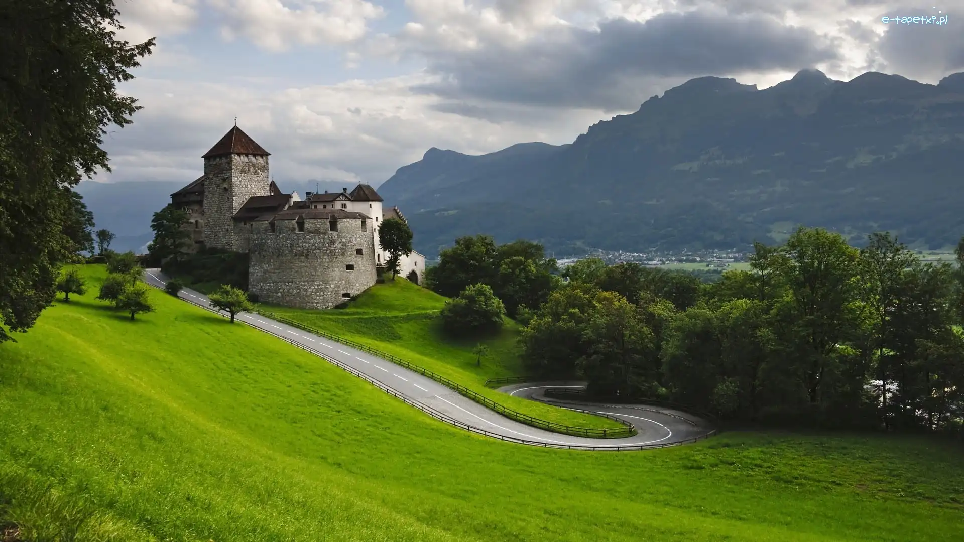 Droga, Liechtenstein, Góry, Drzewa, Vaduz, Zamek