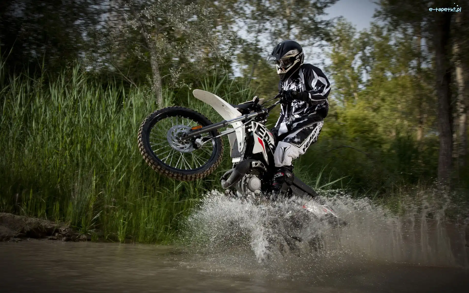 Trzciny, Cross, Motocyklista, Woda