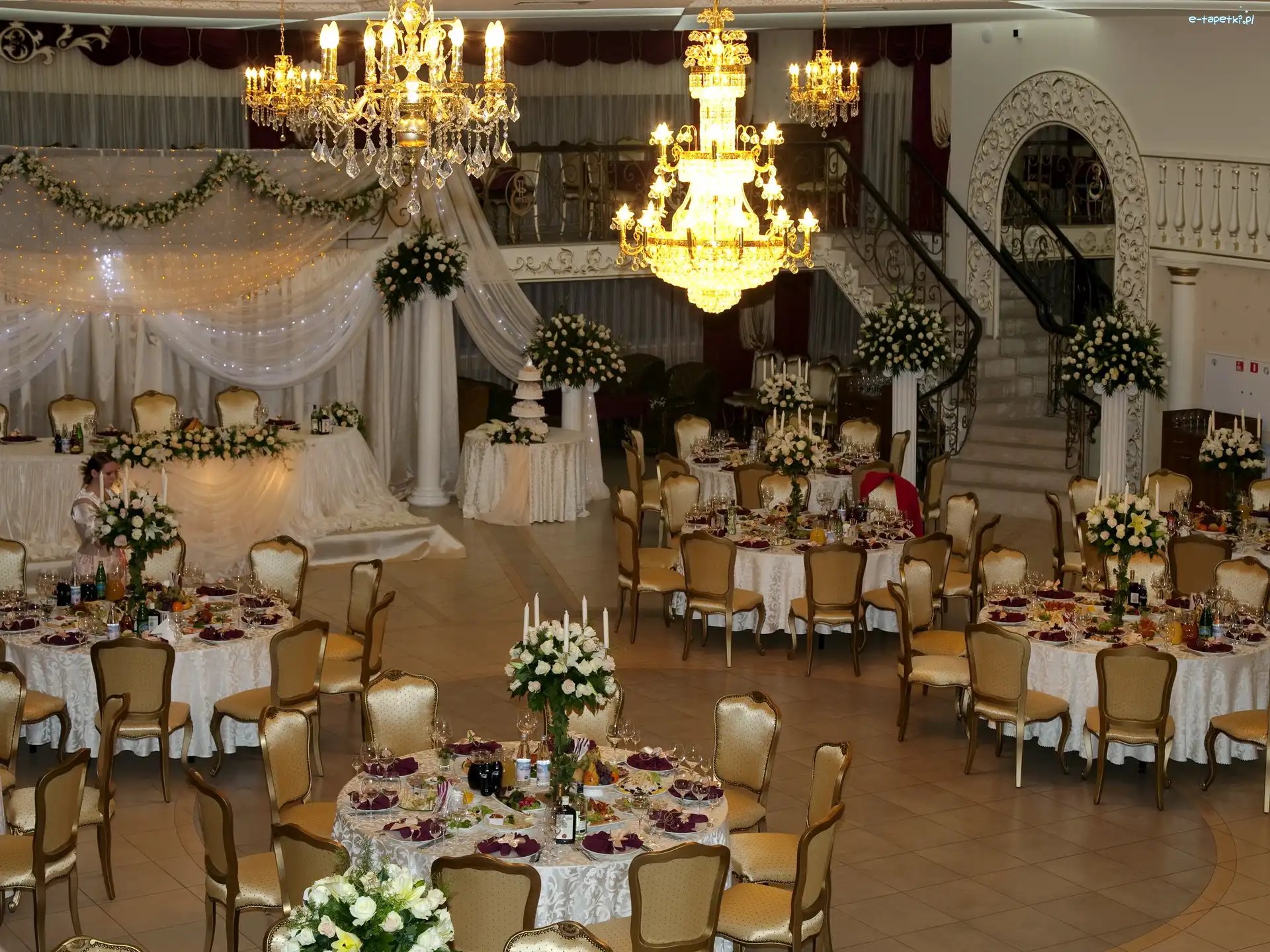 Stoły, Żyrandole, Krzesła, Restauracja