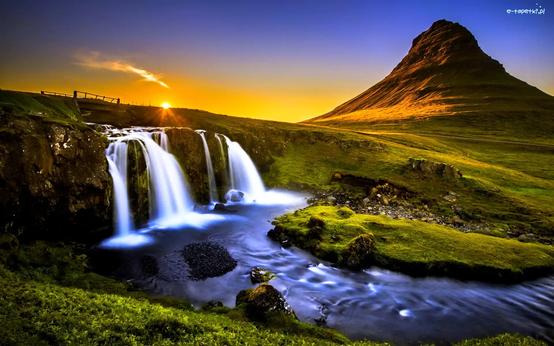 Góry, Wodospad Kirkjufellsfoss, Rzeka, Góra Kirkjufell, Islandia, Zachód słońca , Kamienie