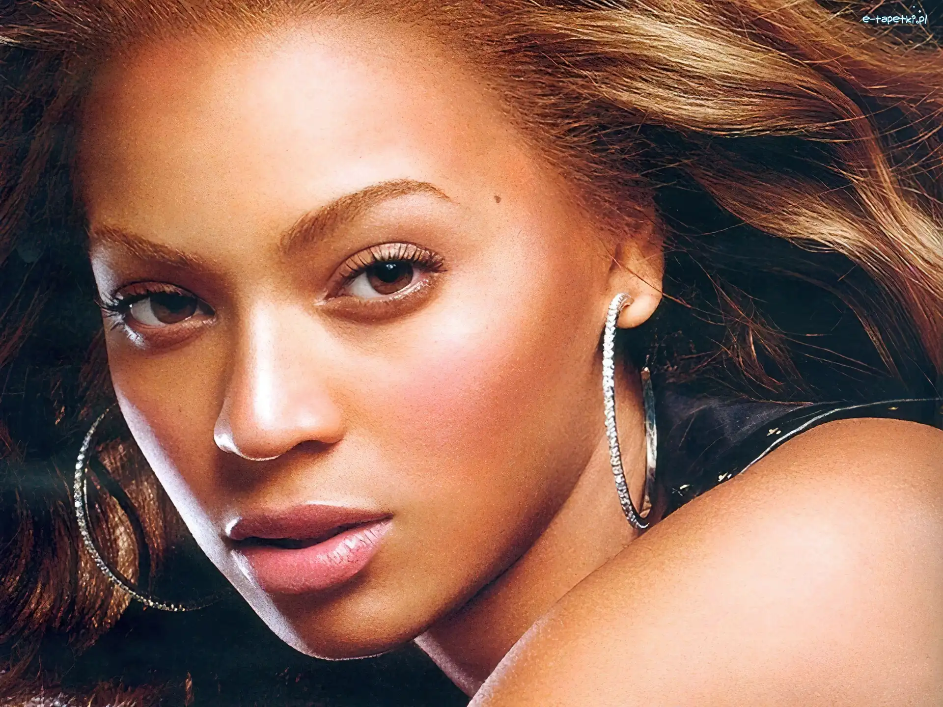 Buzia, Beyonce Knowles
