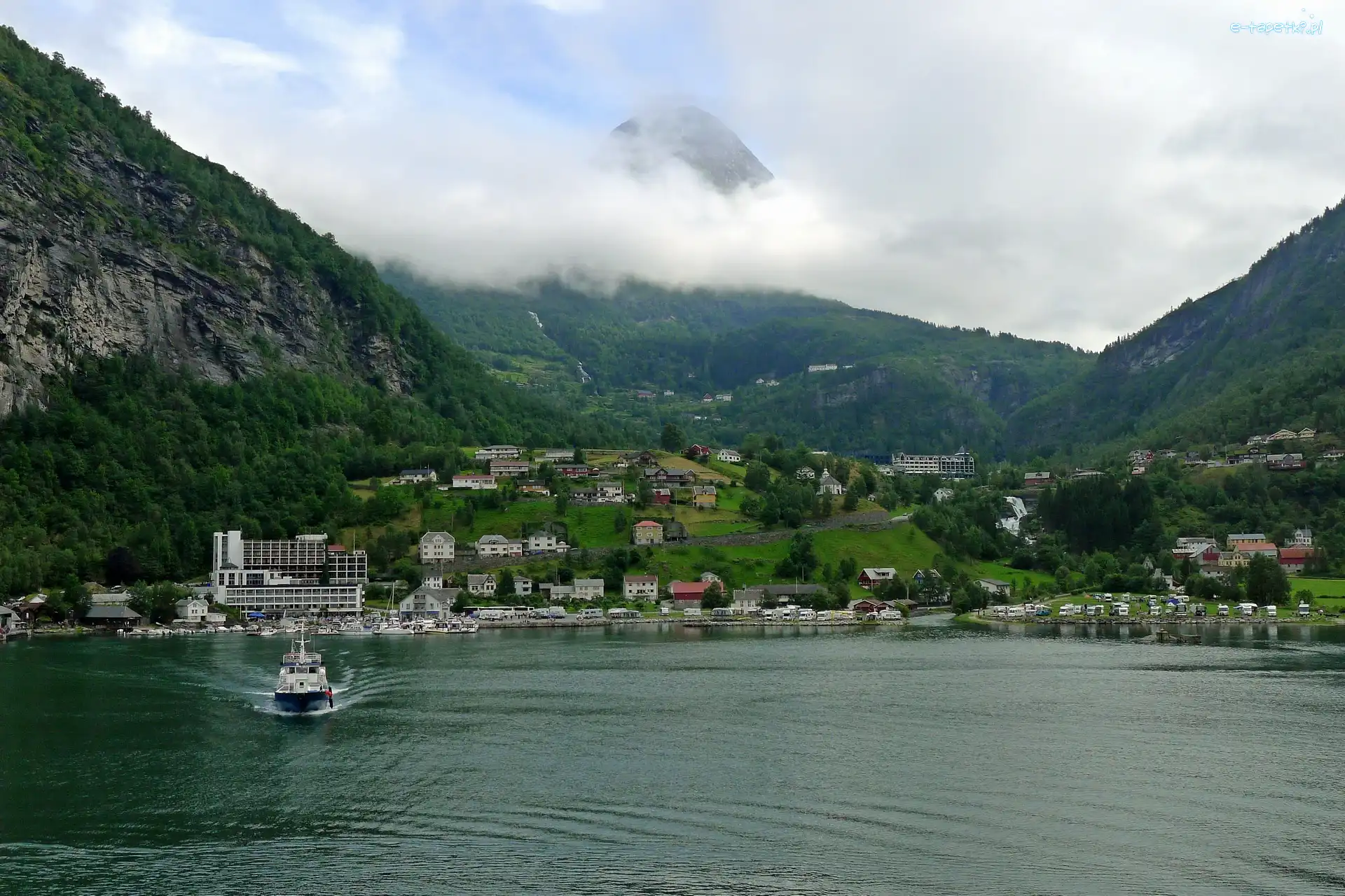 Góry, Jezioro, Miasto, Lasy, Geiranger, Norwegia