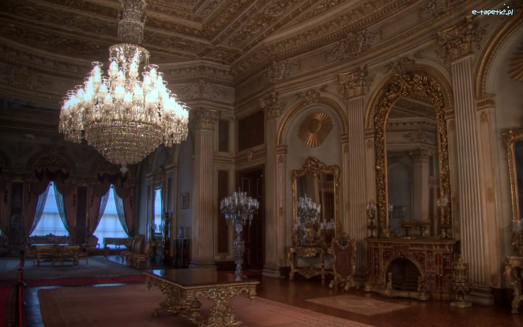 Żyrandol, Wnętrze, Sala