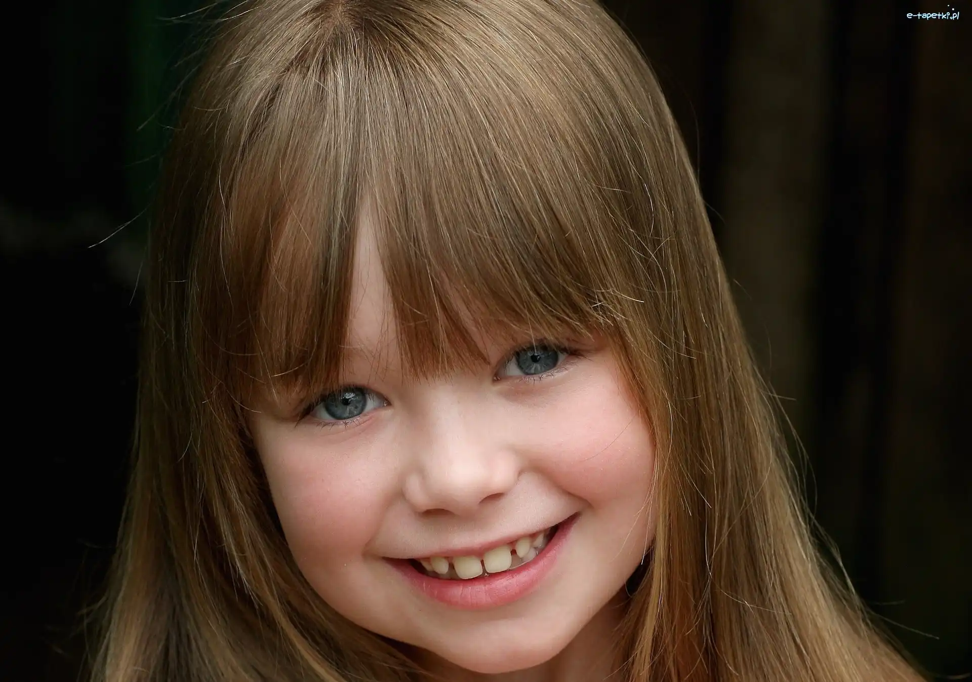 Piosenkarka, Grzywka
, Uśmiech, Connie Talbot