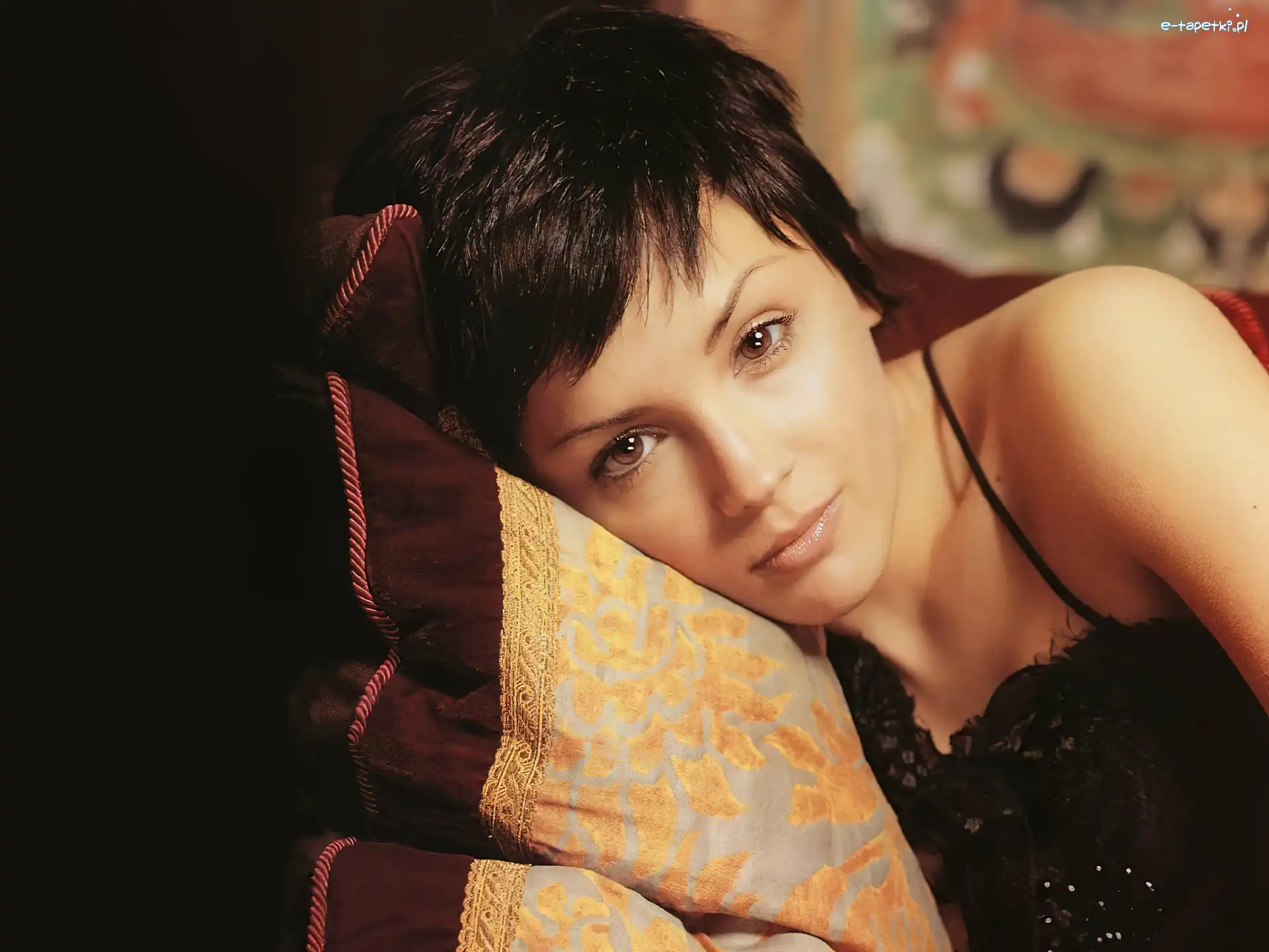 Rachale Leigh Cook