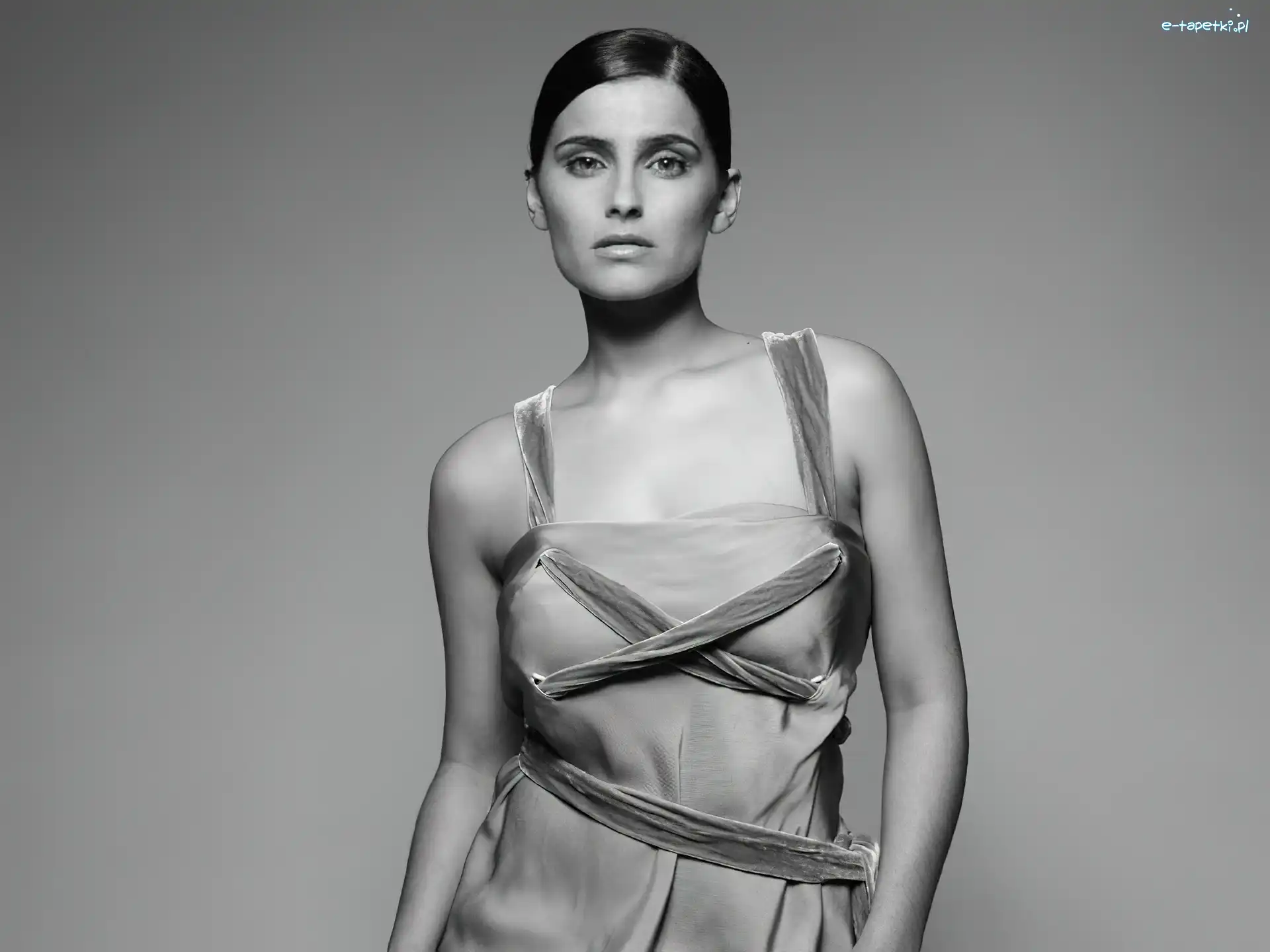 Dekolt, Nelly Furtado