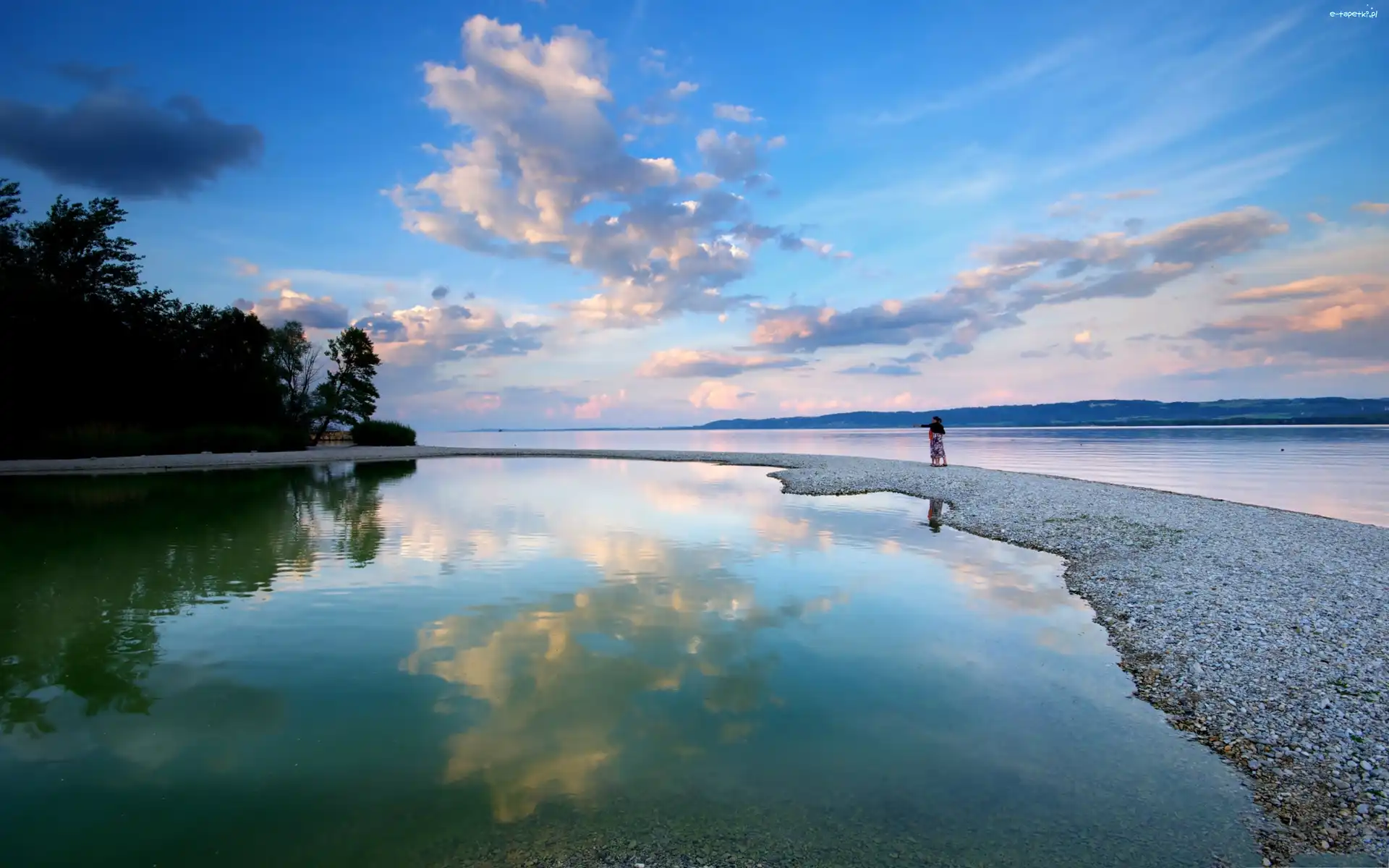 Chmury, Las, Jezioro
