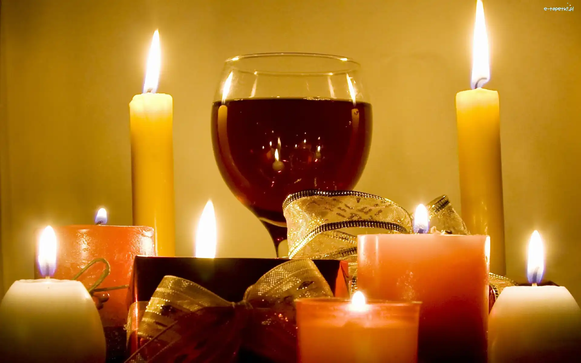 Świece, Wino, Kieliszek