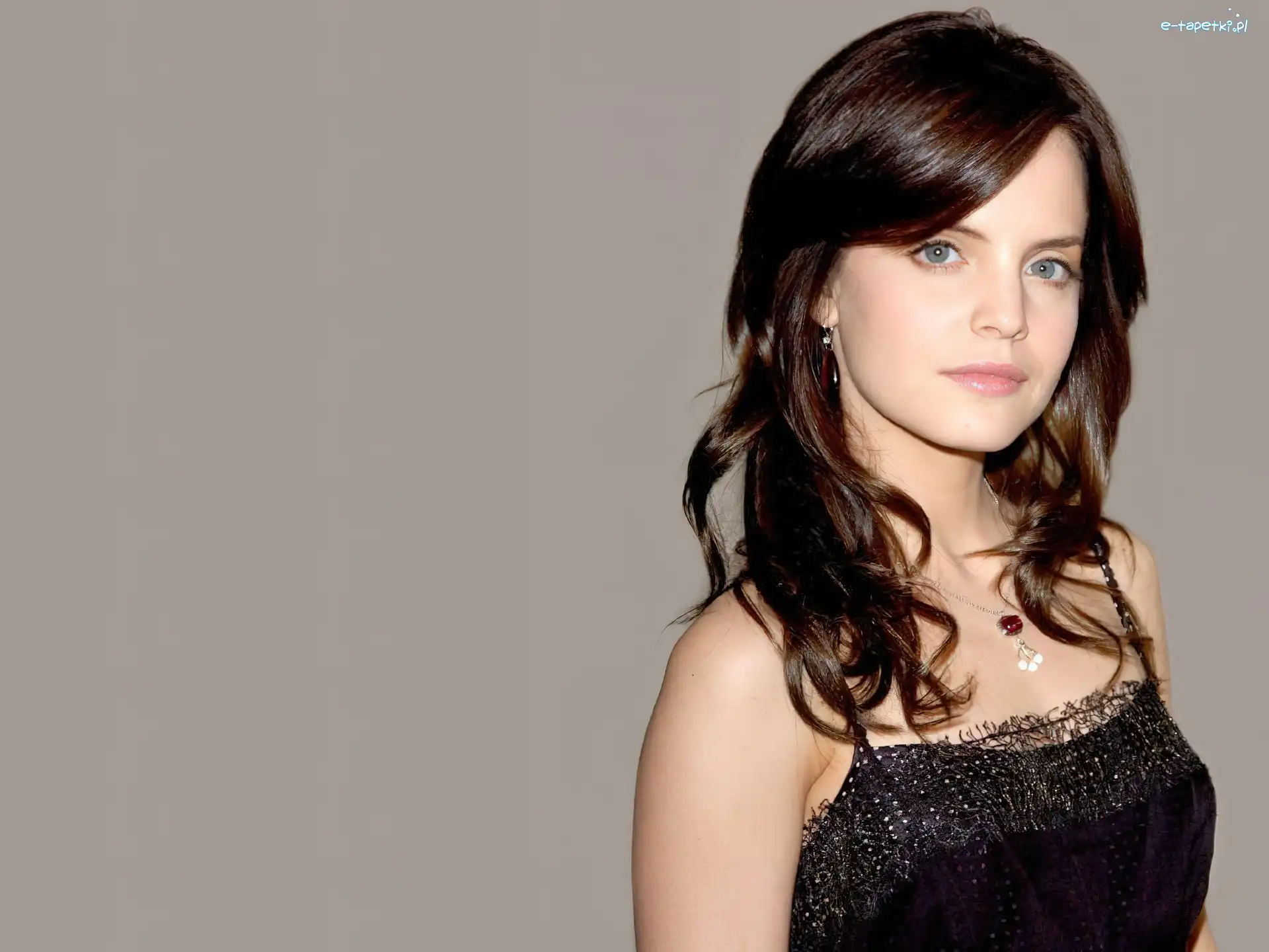 Sukienka, Mena Suvari