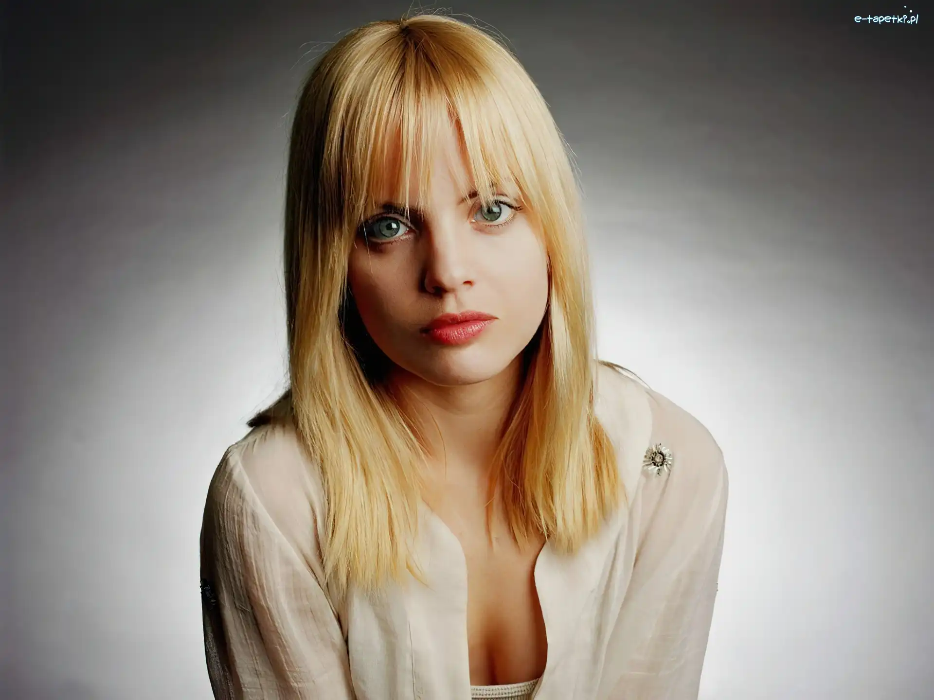 Twarzyczka, Mena Suvari