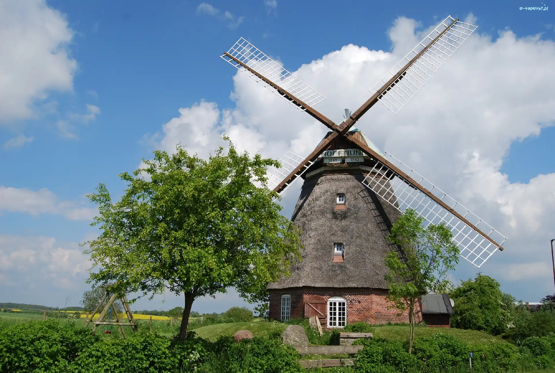 Huśtawka, Drzewa, Wiatrak