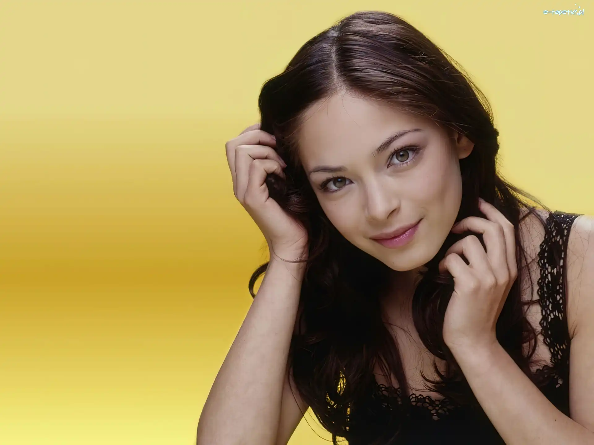 Buzia, Kristin Kreuk
