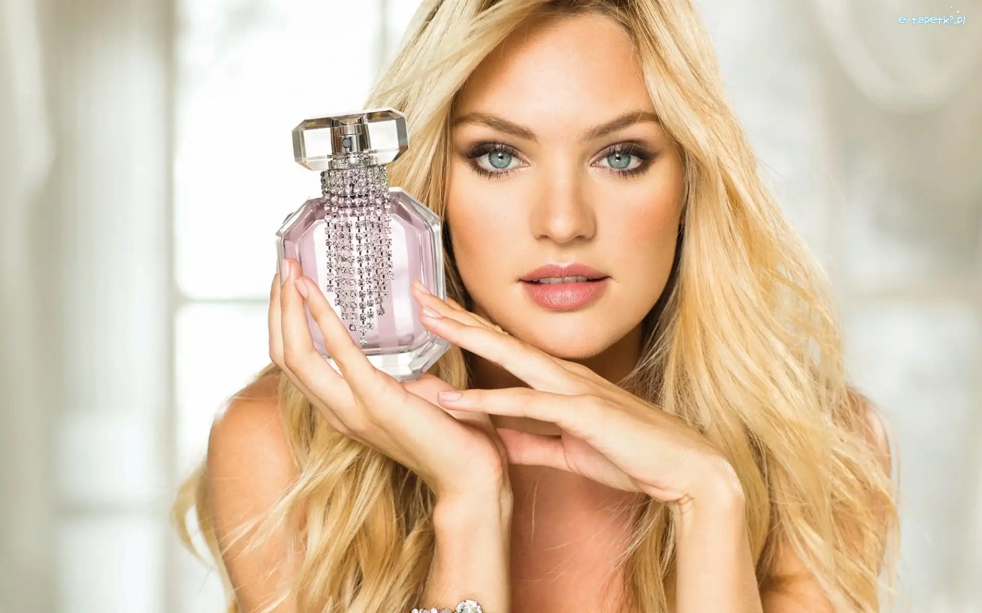 Makijaż, Candice Swanepoel, Perfumy, Blondynka