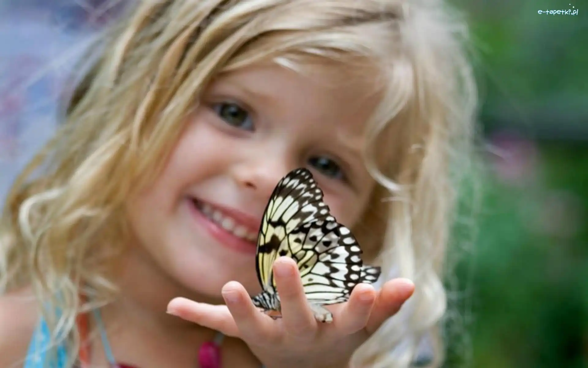 Motyl, Dłoń, Dziewczynka
