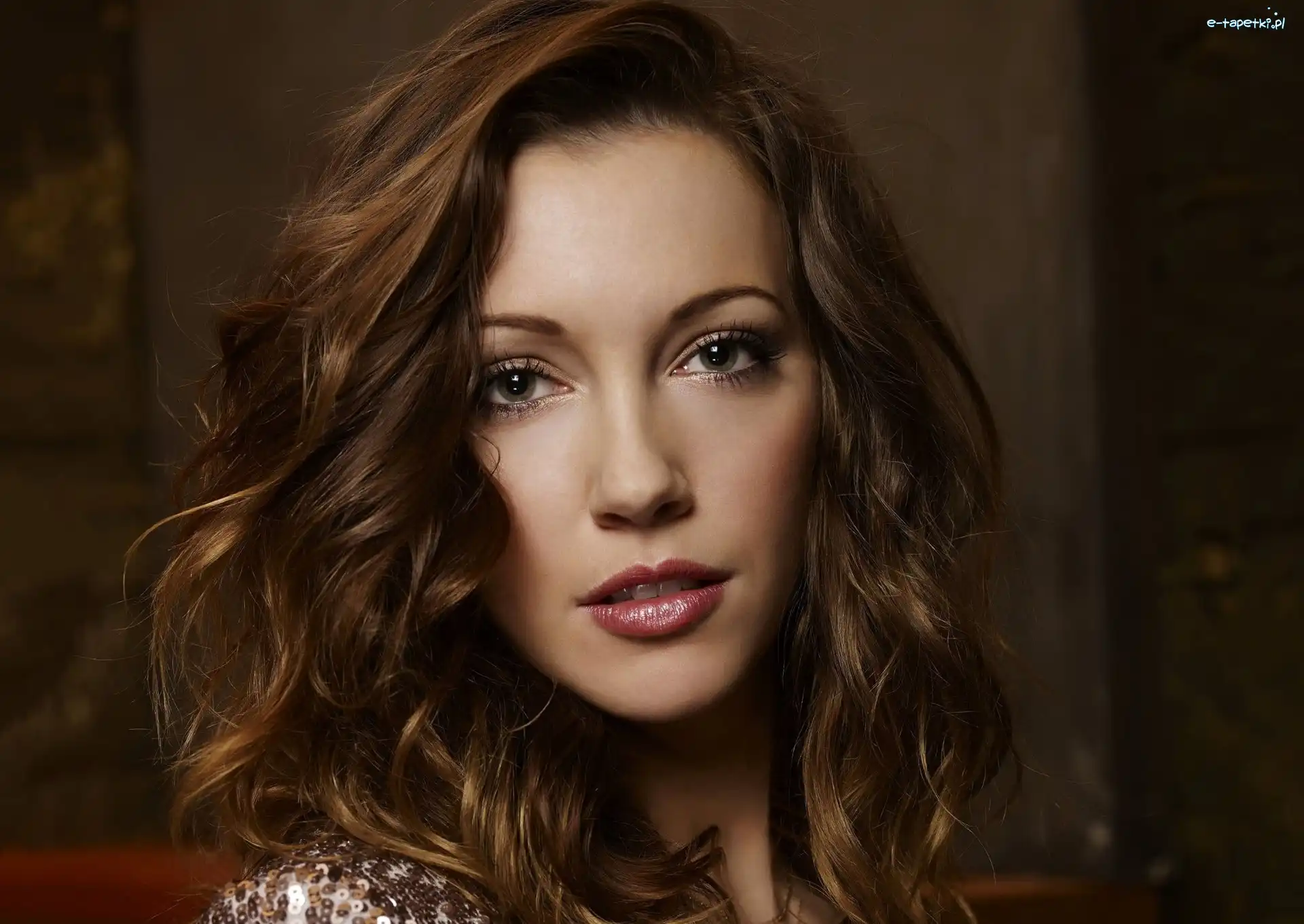 Katie Cassidy, Makijaż, Kobieta