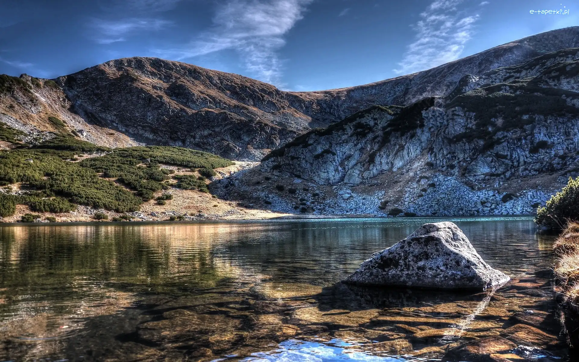 Kamienie, Jezioro, Góry