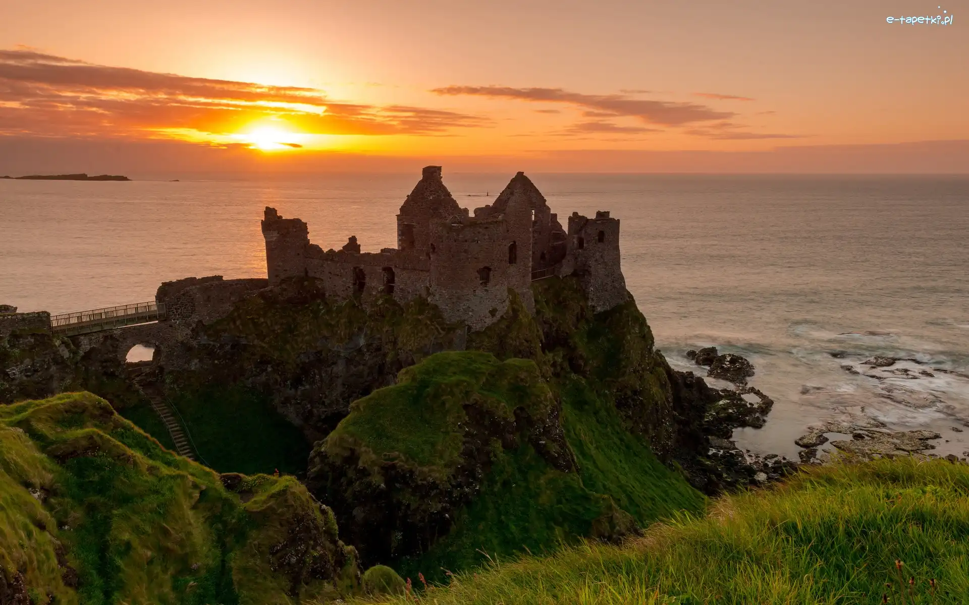 Morze, Hrabstwo Antrim, Wybrzeże, Irlandia Północna, Zamek Dunluce Castle, Zachód słońca, Ruiny
