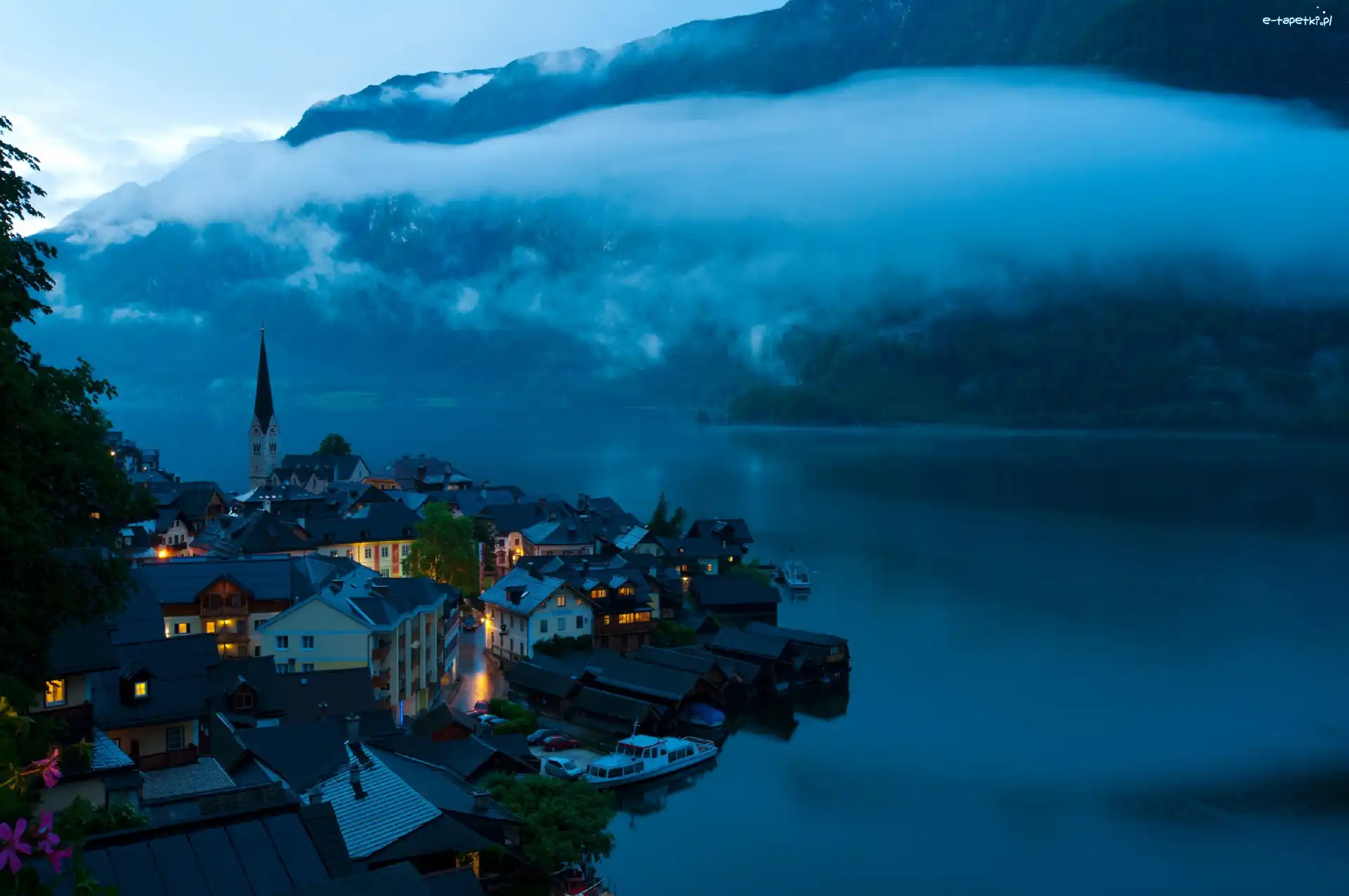 Hallstatt, Zabudowania, Noc, Austria, Chmury, Jezioro