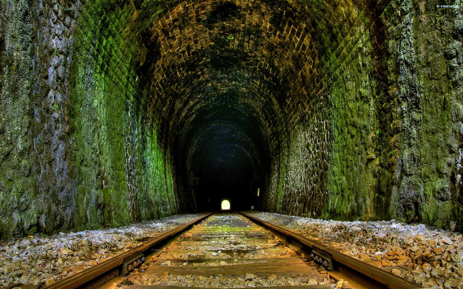 Kolejowy, Tunel