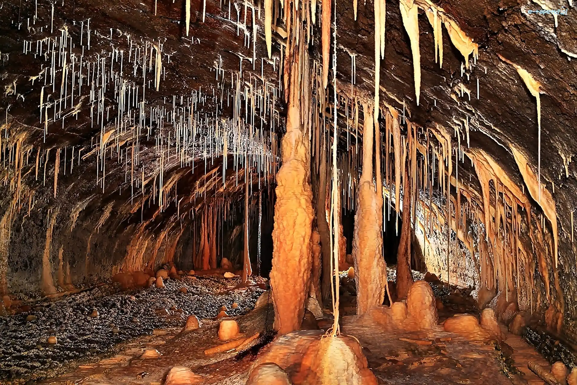Stalagmity, Stalaktyty, Jaskinia