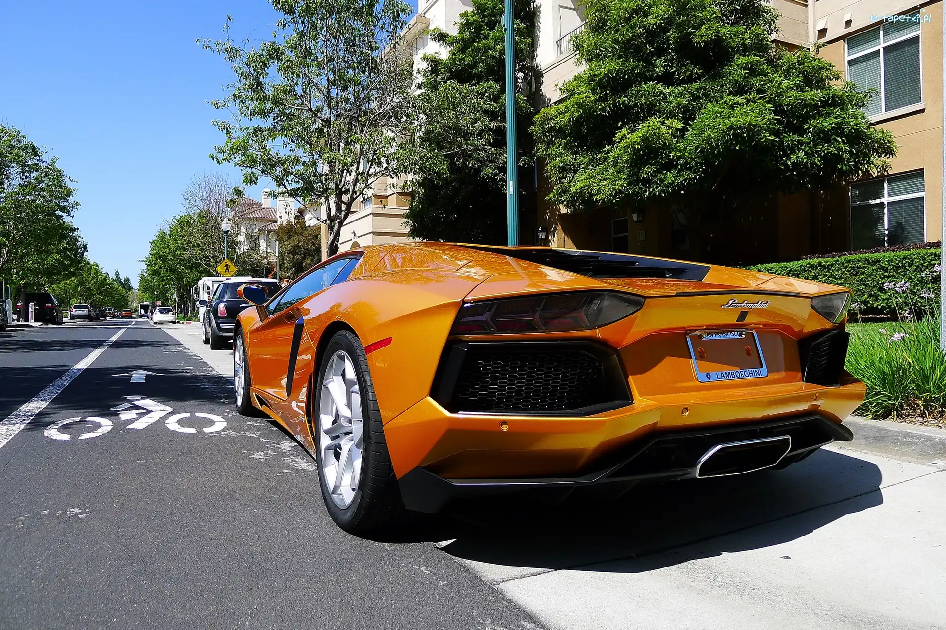 Ulica, Lamborghini Aventador LP700-4, Żółty