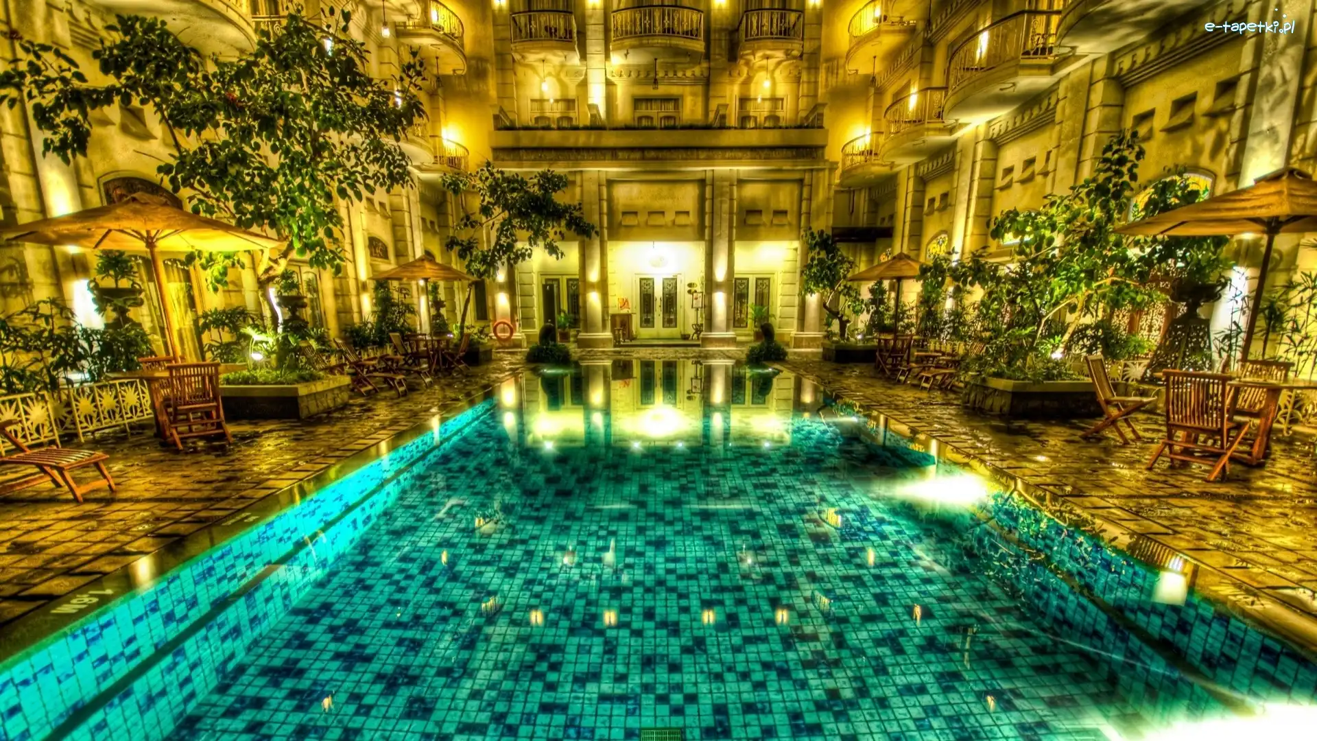 Basen, Hotel