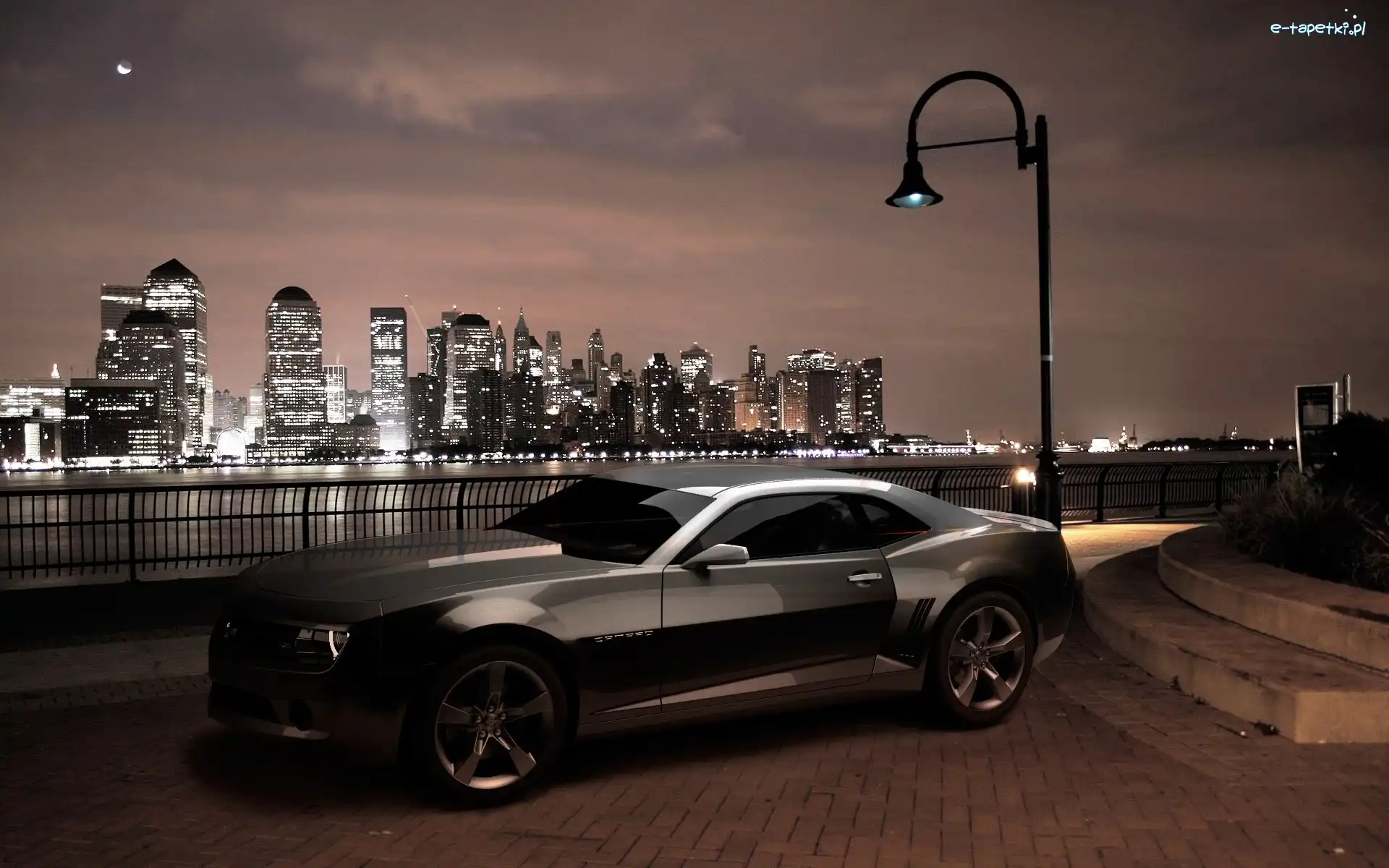 Latarnia, Miasto, Rzeka, Noc, Camaro, Chevrolet