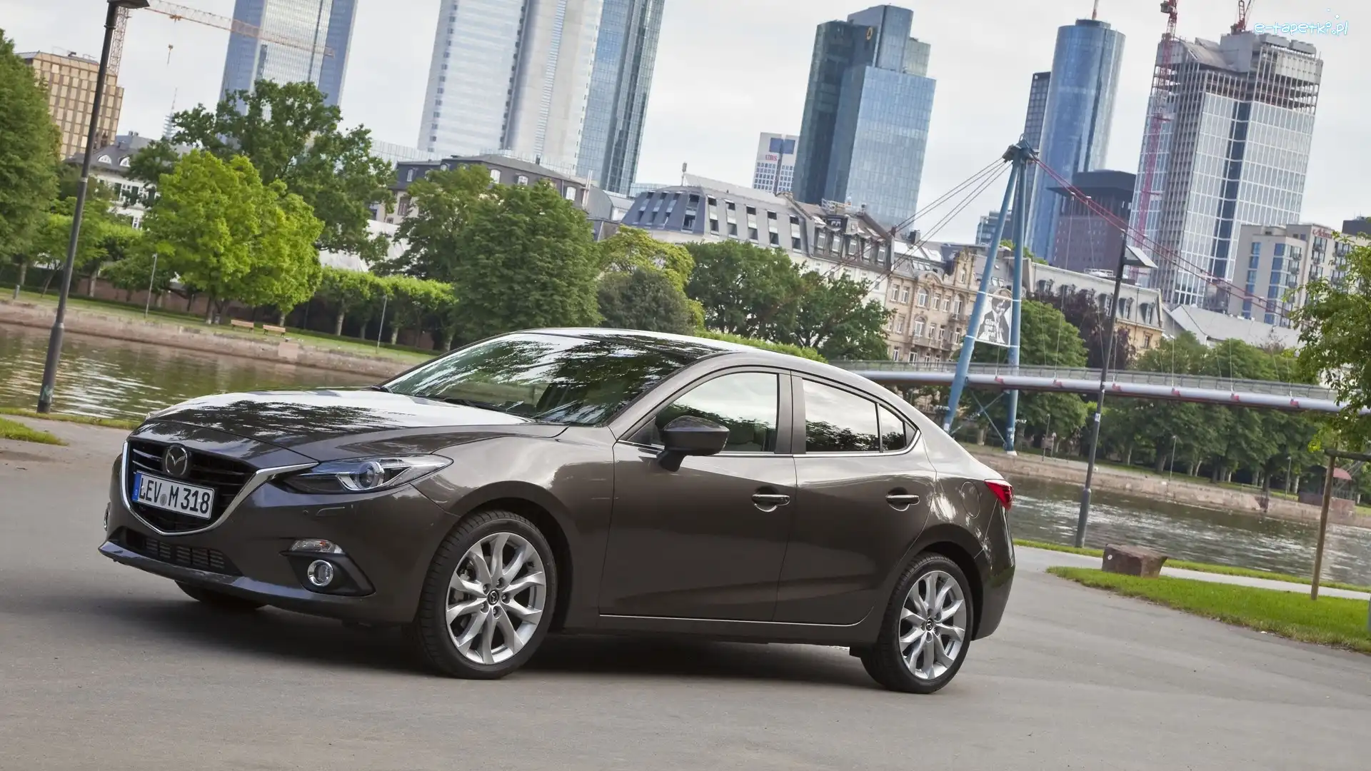 Mazda 3, Miasta, Zdjęcie, Rzeka, Wieżowce