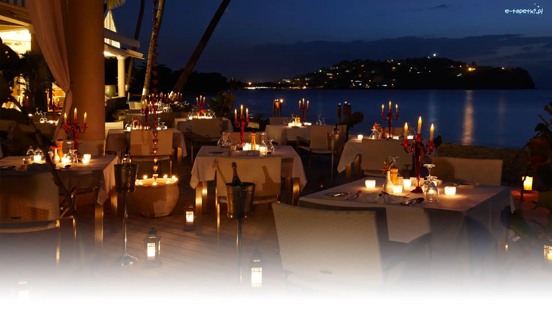 Noc, Morze, Restauracja